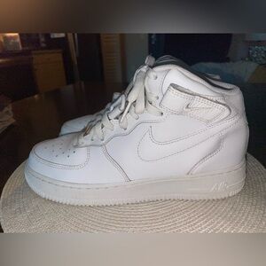 🌟 Classic and clean: white Nike Air force 1 high tops 🌟